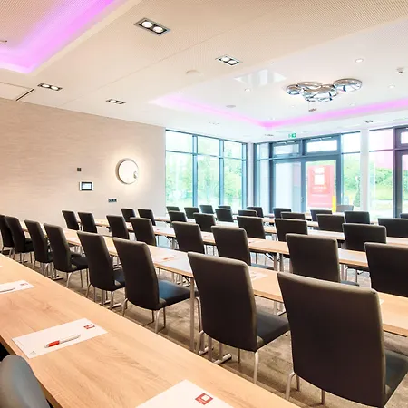 מלון Leonardo 4*